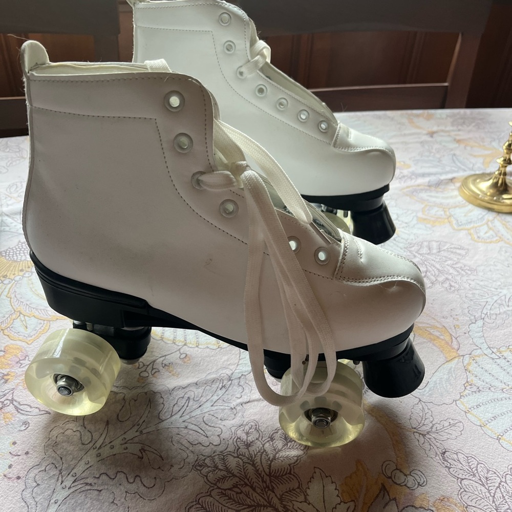 White Roller Skates Women size 9